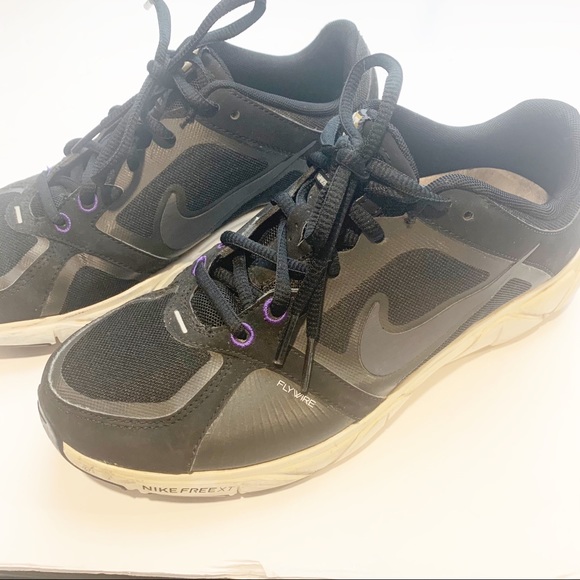 Nike Women’s 7.5 Black Free Quickfit Low Top Running Shoe Sneaker - Picture 1 of 7